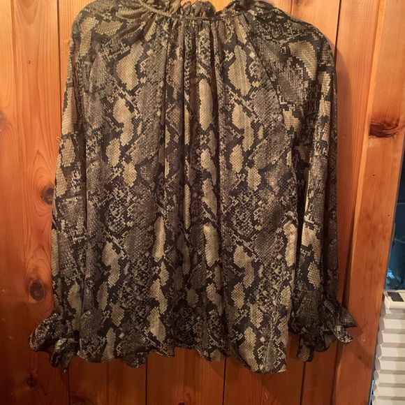 Top - Picture 3 of 3